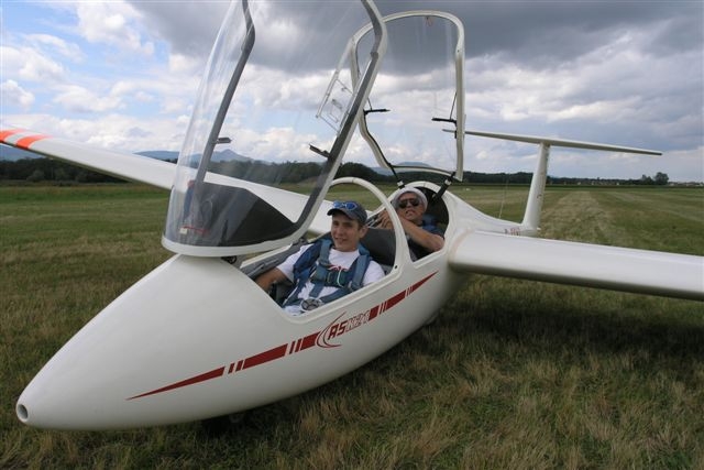  继续进行独特的滑翔机冒险。JPG 